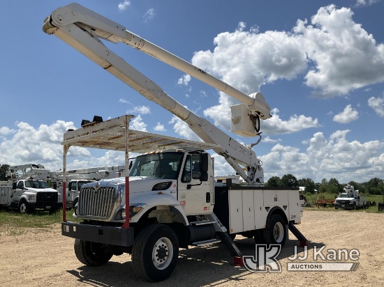 Altec AA755L, Material Handling Bucket Truck rear mounted on 2004 ...