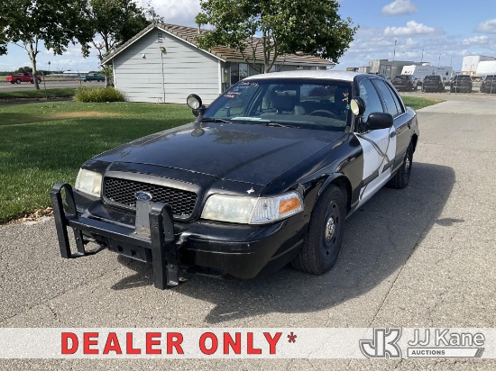 (Dixon, CA) 2011 Ford Crown Victoria Police Interceptor 4-Door Sedan Runs & Moves) (Back Windshield 