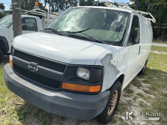 (Tampa, FL) 2005 Chevrolet Express G2500 Cargo Van Not Running, Condition Unknown) (Paint/Body Damag