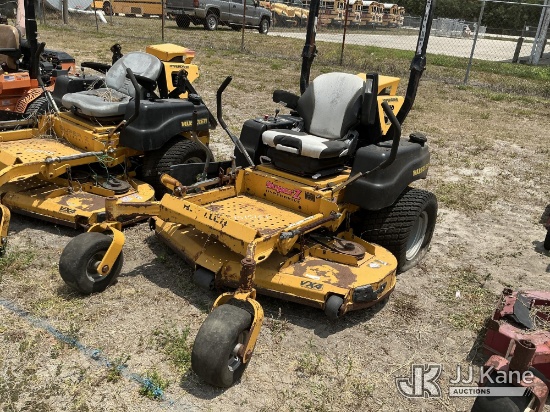 (Tampa, FL) Hustler Super Z Zero Turn Riding Mower Not Running, Condition Unknown) (No Key, Body Dam