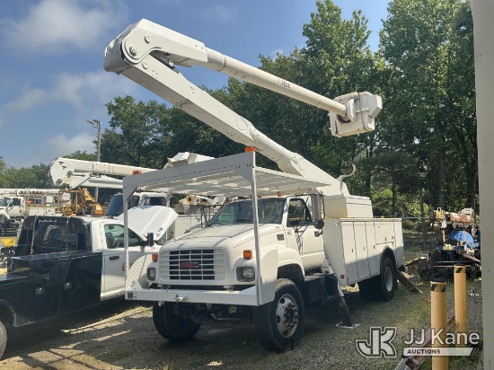 (Columbia, SC) Altec AA755L, Bucket Truck rear mounted on 2000 GMC C7500 Utility Truck Runs, Moves,