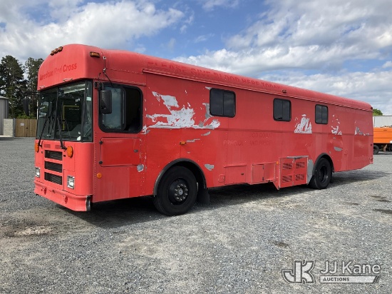 (China Grove, NC) 2010 Thomas Saf-T-Liner MVP EF S/A Bus Runs & Moves) (Body/Paint Damage, Missing G