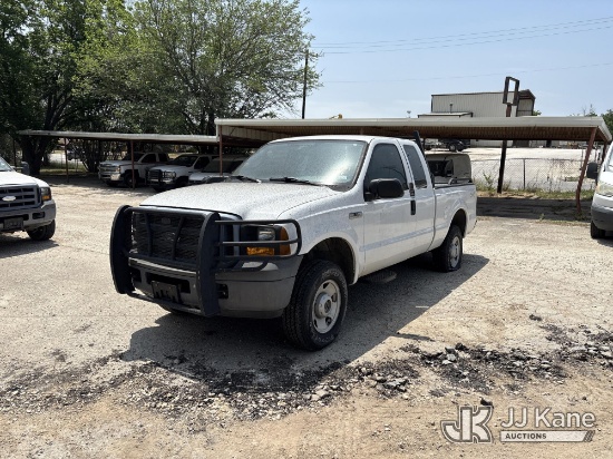 (San Antonio, TX) 2006 Ford F250 4x4 Extended-Cab Pickup Truck Runs & Moves) (Jump To Start, 2 Flat 