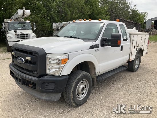 (Des Moines, IA) 2013 Ford F350 4x4 Extended-Cab Enclosed Service Truck Runs & Moves) (Rear Seats Re