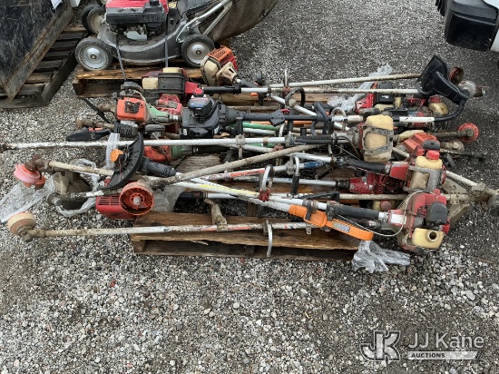 (Jurupa Valley, CA) (1 Pallet) Weed Wackers (Used ) NOTE: This unit is being sold AS IS/WHERE IS via