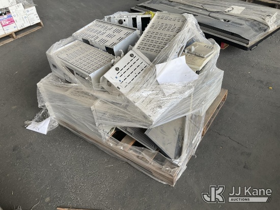 (Jurupa Valley, CA) (1 Pallet) Traffic Controllers (Used) NOTE: This unit is being sold AS IS/WHERE 