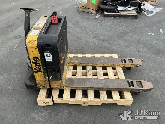 (Jurupa Valley, CA) Yale Pallet Jack (Used ) NOTE: This unit is being sold AS IS/WHERE IS via Timed 