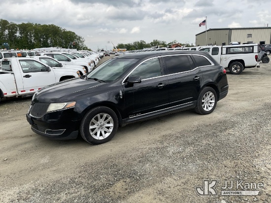 (Shrewsbury, MA) 2015 Lincoln MKT Livery AWD 4-Door Sedan Runs on LPG & Gas) (Runs & Moves) (Minor B