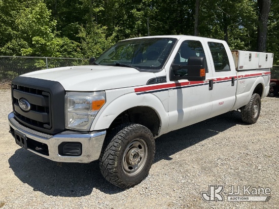 (Shrewsbury, MA) 2015 Ford F350 4x4 Crew-Cab Pickup Truck Runs & Moves) (Body & Rust Damage