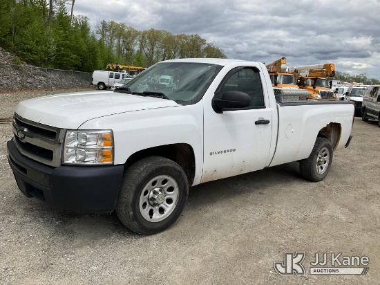 (Shrewsbury, MA) 2013 Chevrolet Silverado 1500 Pickup Truck Runs & Moves) (Cracked Windshield, Body 
