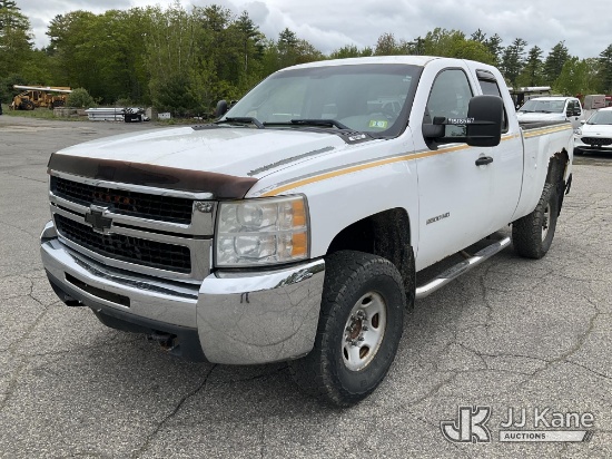 (Wells, ME) 2010 Chevrolet Silverado 2500HD 4x4 Extended-Cab Pickup Truck Runs & Moves) (Check Engin