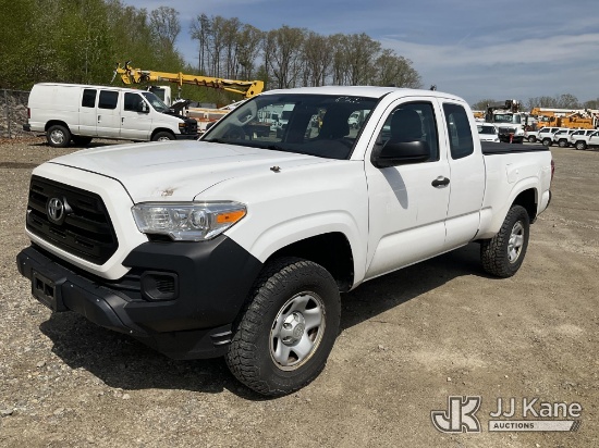 (Shrewsbury, MA) 2016 Toyota Tacoma 4x4 Extended-Cab Pickup Truck Runs & Moves