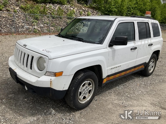(Shrewsbury, MA) 2014 Jeep Patriot 4x4 4-Door Sport Utility Vehicle Runs & Moves) (4x4 Light On