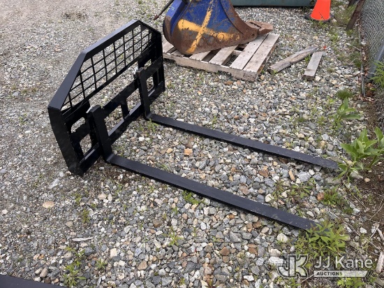 (Shrewsbury, MA) 2025 GIYI GY-FK Skid Steer 60 inch Pallet Forks NOTE: This unit is being sold AS IS