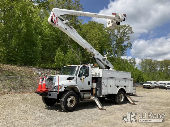(Shrewsbury, MA) Altec AN50E-OC, Material Handling Bucket Truck rear mounted on 2015 International 7
