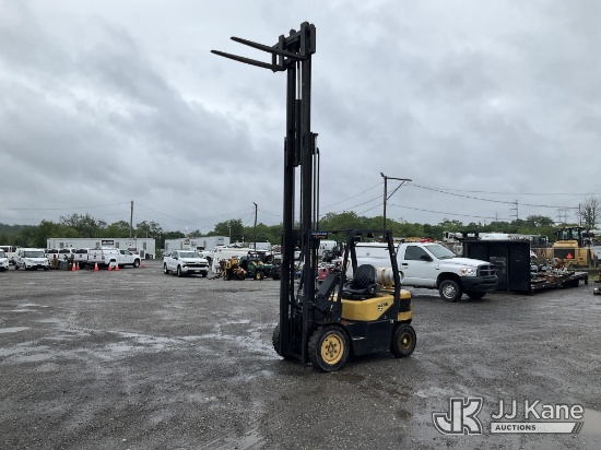 (Plymouth Meeting, PA) Daewoo G25E Solid Tired Forklift Runs & Moves, Oil Leak, LPG Tank Not Include