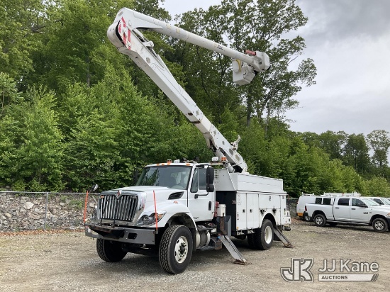 (Shrewsbury, MA) Altec AN55E-OC, Material Handling Bucket Truck rear mounted on 2015 International 7