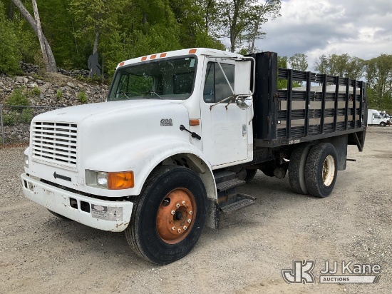 (Shrewsbury, MA) 1997 International 4900 Flatbed Truck Runs, Bad Clutch, Moves) (Must Tow, Rust Dama