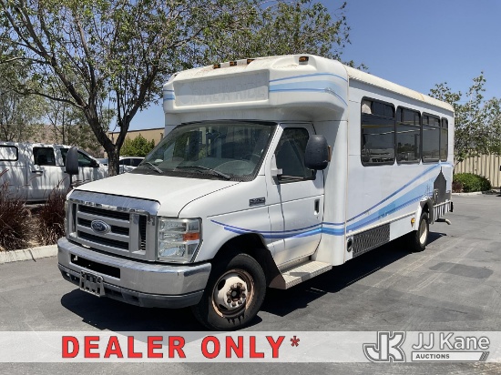 (Jurupa Valley, CA) 2013 Ford Econoline E450 Passenger Bus Runs & Moves) (Check Engine Light On