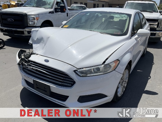 (Jurupa Valley, CA) 2014 Ford Fusion Hybrid 4-Door Sedan Not Running, Condition Unknown, Wrecked) (H