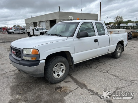 (Bozeman, MT) 2000 GMC Sierra 1500 Ext cab 3 door short bed 4wd, *radio on dash is not included* Run