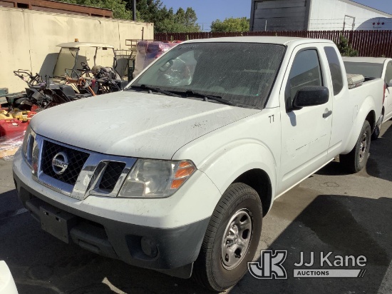 (Petaluma, CA) 2016 Nissan Frontier Extended-Cab Pickup Truck Runs & Moves) (, Body/Paint Damage