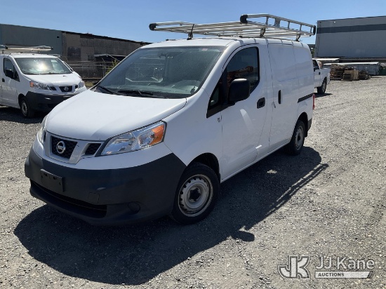 (Portland, OR) 2017 Nissan NV200 Mini Cargo Van Runs & Moves) (Drivers Side Sliding Door Will Not Op