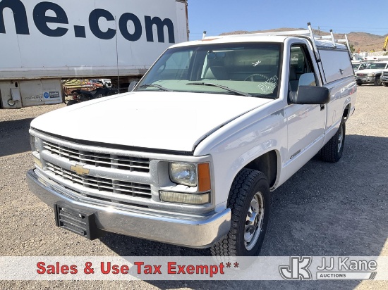 (Sparks, NV) 2000 Chevrolet Silverado 2500 Pickup Truck Runs & Moves) (Drivers Seat Torn, Paint Peel