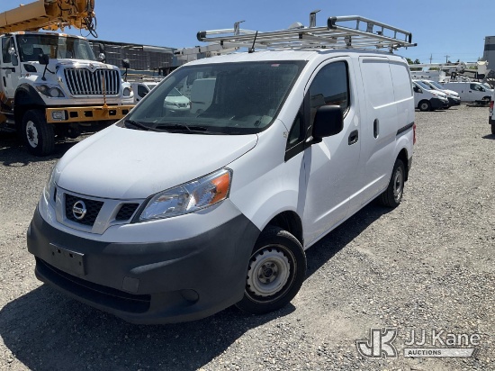 (Portland, OR) 2017 Nissan NV200 Mini Cargo Van Runs & Moves) (Jump To Start