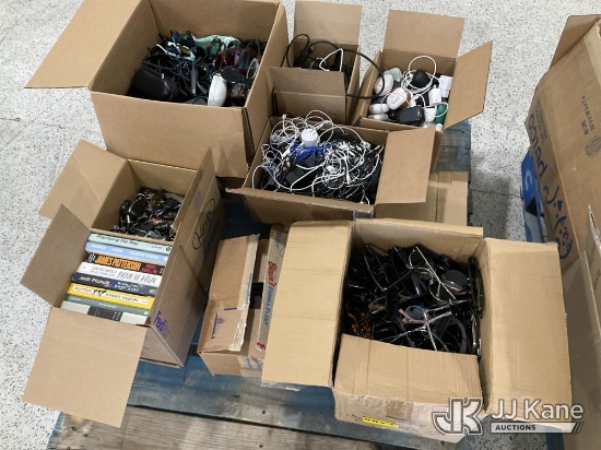 (Salt Lake City, UT) Pallet w/ Airport Lost & Found NOTE: This unit is being sold AS IS/WHERE IS via
