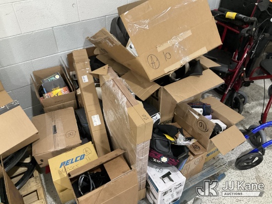 (Salt Lake City, UT) Pallet w/ Airport Lost & Found NOTE: This unit is being sold AS IS/WHERE IS via