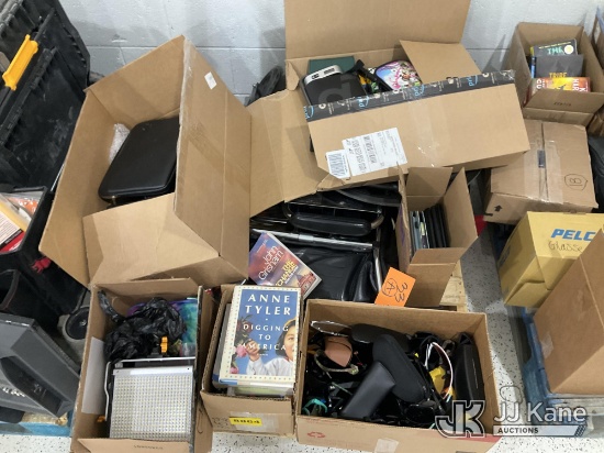 (Salt Lake City, UT) Pallet w/ Airport Lost & Found NOTE: This unit is being sold AS IS/WHERE IS via