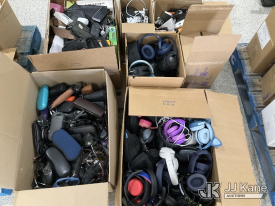 (Salt Lake City, UT) Pallet w/ Airport Lost & Found NOTE: This unit is being sold AS IS/WHERE IS via