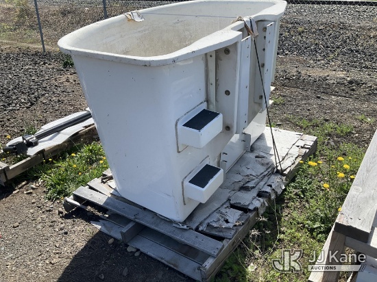 (Portland, OR) Two Man Non-Insulated Bucket (Seller State: Unit is Operational) NOTE: This unit is b
