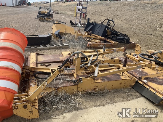 (Grand Junction, CO) Qty 3 - 2 back pull and 1 side deck mowers. 1 Tiger back deck 72" mower attachm