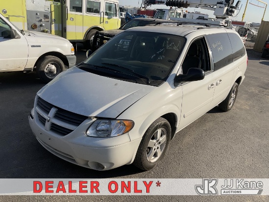 (Dixon, CA) 2007 Dodge Grand Caravan Mini Passenger Van Runs & Moves) (Front Passenger Collision Dam