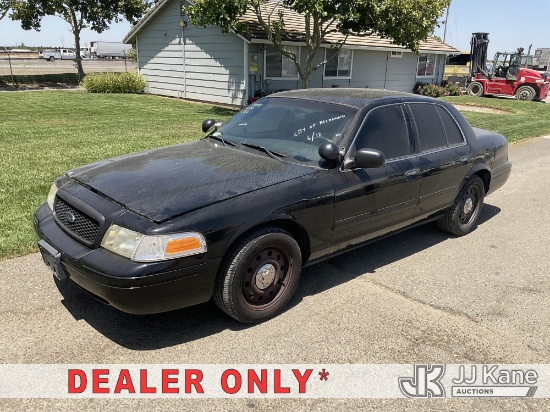 (Dixon, CA) 2011 Ford Crown Victoria Police Interceptor 4-Door Sedan Runs & Moves) (Check Engine Lig