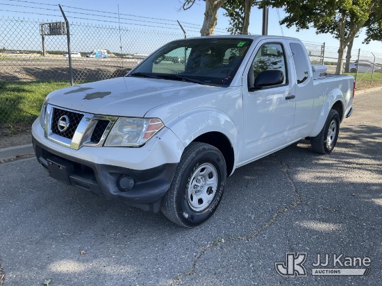(Dixon, CA) 2016 Nissan Frontier Extended-Cab Pickup Truck Runs & Moves) (Damaged Front Bumper