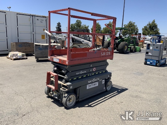 (Dixon, CA) 2017 SkyJack SJIII3219 Self-Propelled Scissor Lift Not Running, Conditions Unknown) (No 