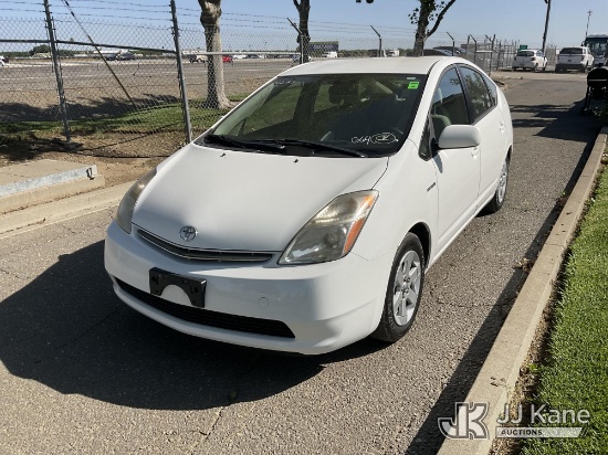 (Dixon, CA) 2008 Toyota Prius Hybrid 4-Door Hatch Back Runs & Moves)(Passenger Hubcap Damaged
