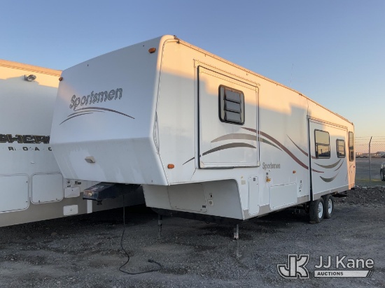 (Dixon, CA) 2001 Venture RV T/A RV Motor Home