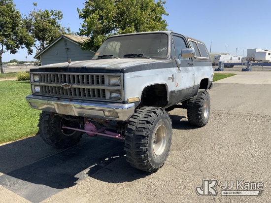 (Dixon, CA) 1981 Chevrolet Blazer 4x4 2-Door Sport Utility Vehicle Runs & Moves) (Visible Rust, Tail
