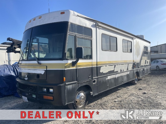 (Dixon, CA) 1999 Winnebago SCG35WS RV Motor Home Not Running, Condition Unknown) (No Key, Compartmen