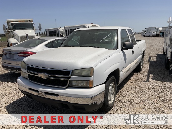 (Dixon, CA) 2007 Chevrolet Silverado 1500 Extended-Cab Pickup Truck Not Running, Conditions Unknown)