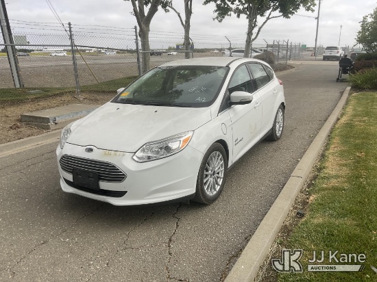(Dixon, CA) 2016 Ford Focus 4-Door Hatch Back Runs & Moves) (Rear Bumper Damaged