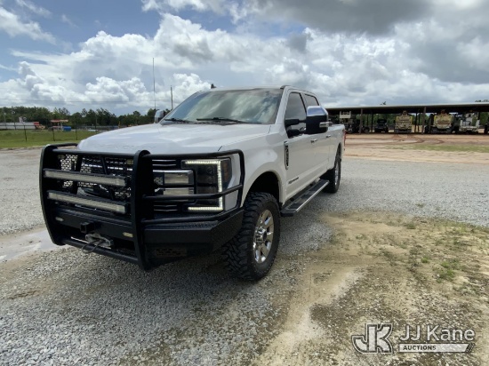 (Blackshear, GA) 2019 Ford F250 4x4 Crew-Cab Pickup Truck Runs & Moves) (Cracked Windshield