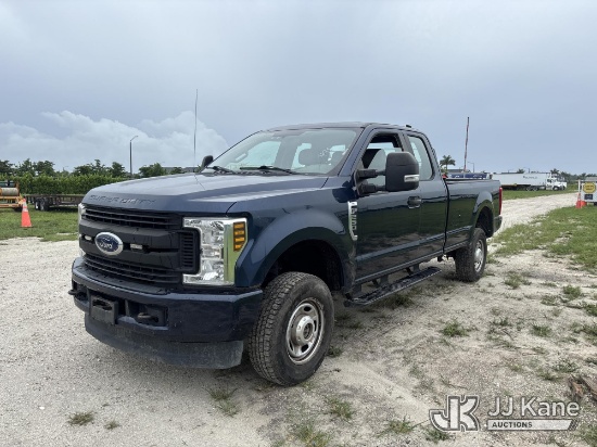(Westlake, FL) 2018 Ford F250 4x4 Extended-Cab Pickup Truck Runs & Moves) (Engine Smokes, Engine Noi