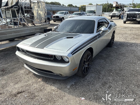(Thonotosassa, FL) 2012 Dodge Challenger RT 2-Door Coupe Runs & Moves) (Check Engine Light On, Body 