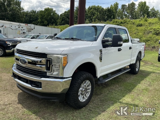 (Florence, SC) 2017 Ford F250 4x4 Crew-Cab Pickup Truck Runs & Moves) (Tire Pressure Sensor On