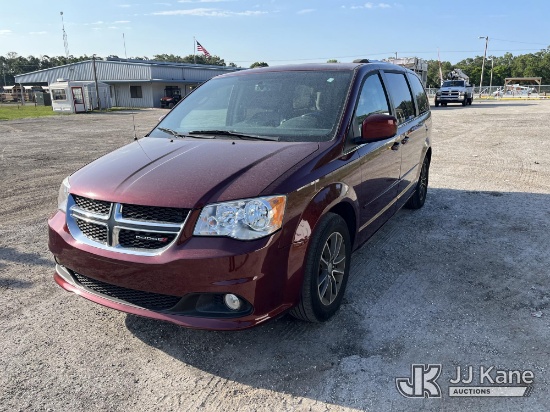 (Tampa, FL) 2017 Dodge Grand Caravan Mini Passenger Van Runs & Moves) (Check Engine Light On, Side S